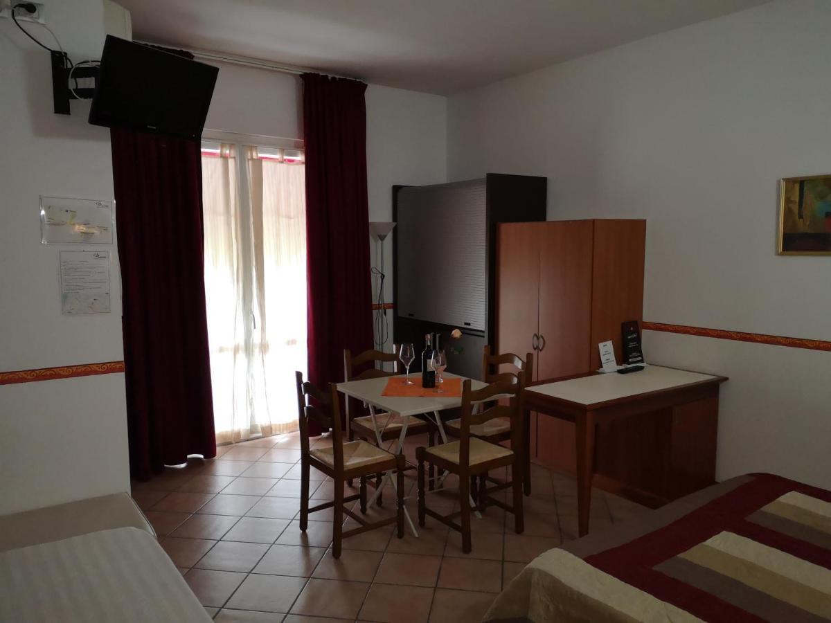 Ca' Del Sasso Guest House เวโรนา ภายนอก รูปภาพ