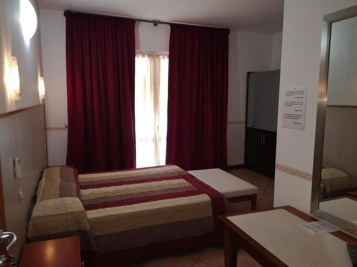 Ca' Del Sasso Guest House เวโรนา ภายนอก รูปภาพ