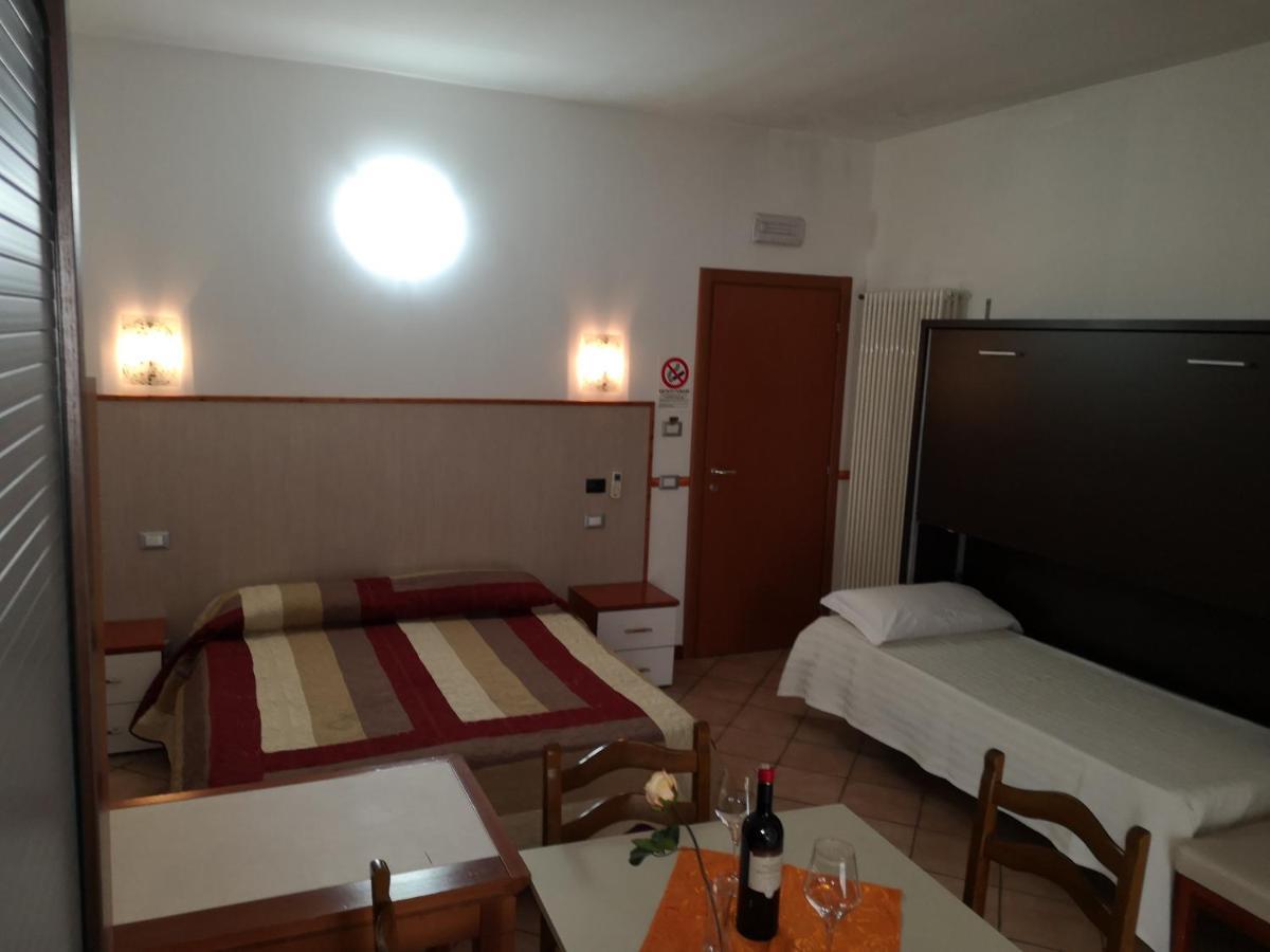 Ca' Del Sasso Guest House เวโรนา ภายนอก รูปภาพ