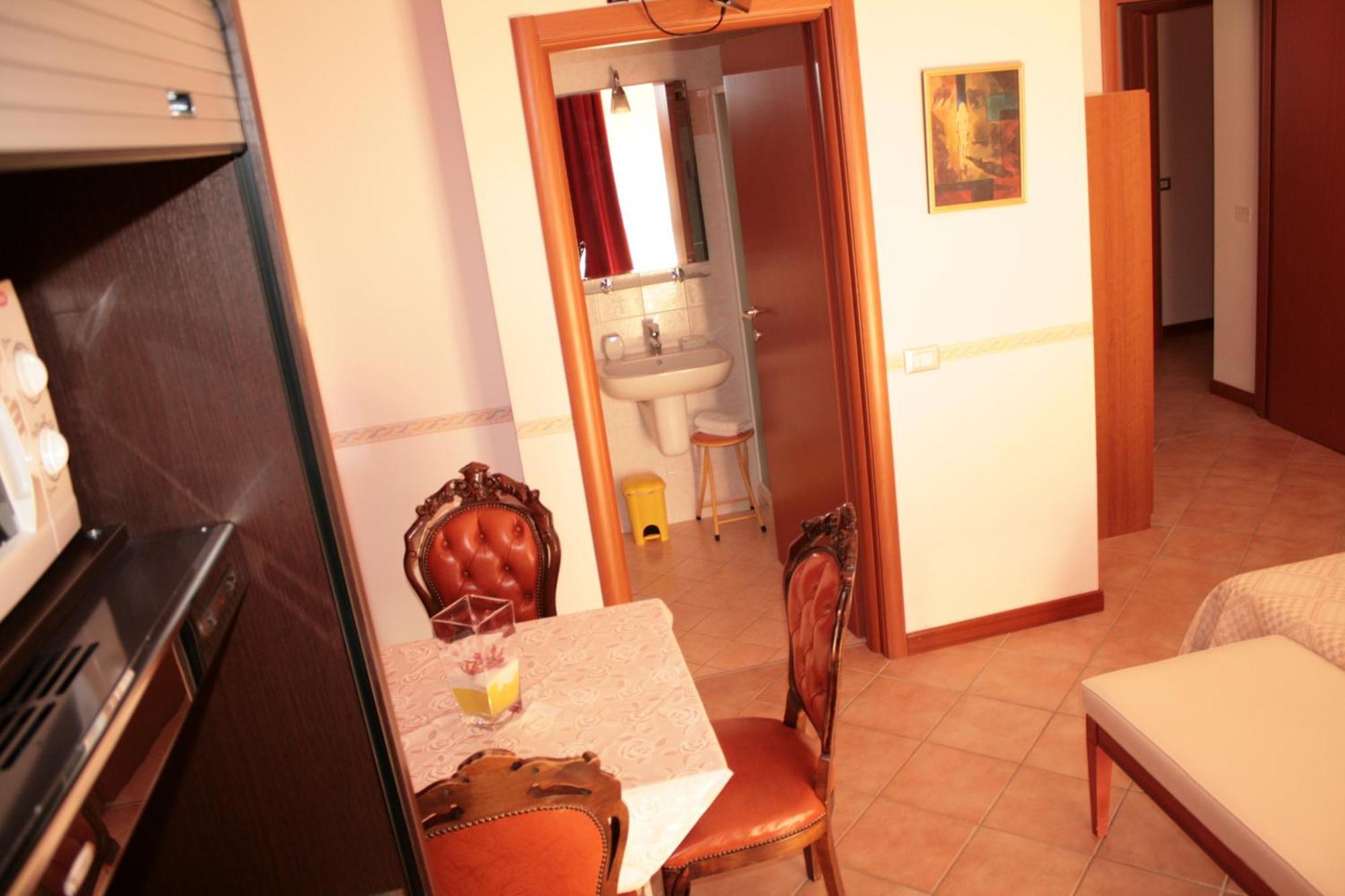Ca' Del Sasso Guest House เวโรนา ภายนอก รูปภาพ