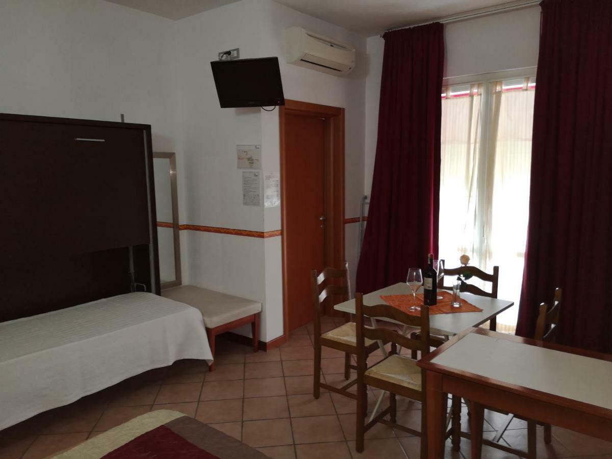 Ca' Del Sasso Guest House เวโรนา ภายนอก รูปภาพ