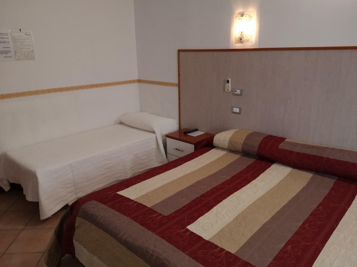Ca' Del Sasso Guest House เวโรนา ภายนอก รูปภาพ