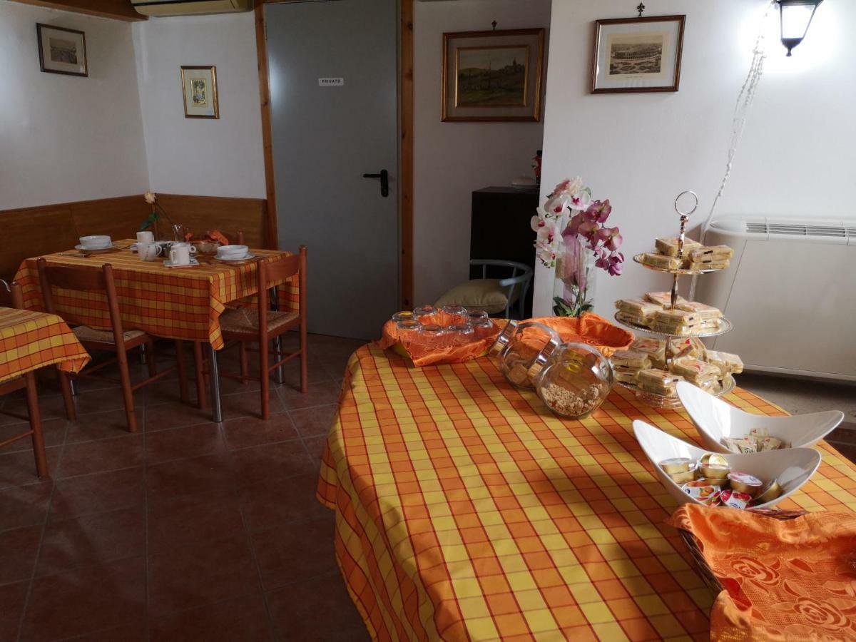 Ca' Del Sasso Guest House เวโรนา ภายนอก รูปภาพ