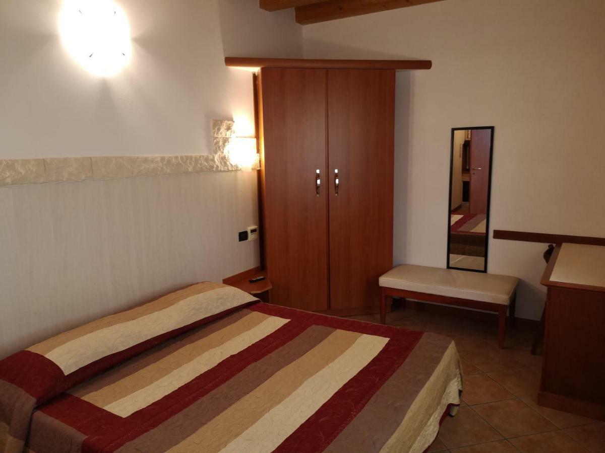 Ca' Del Sasso Guest House เวโรนา ภายนอก รูปภาพ